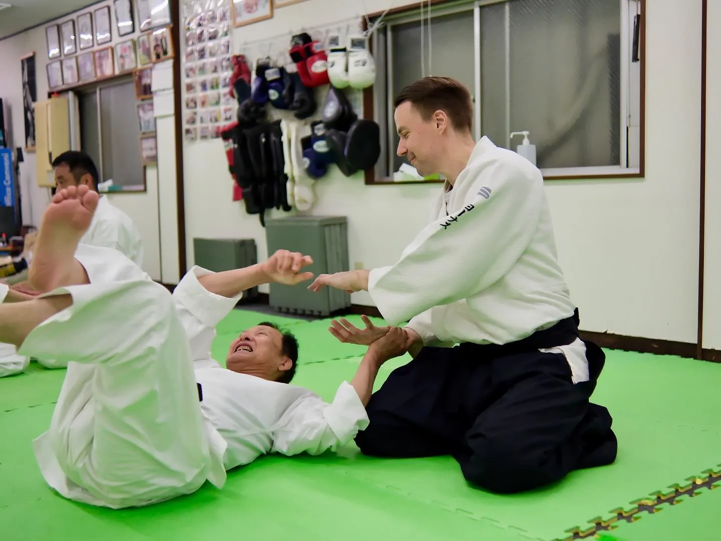 大東流合気柔術琢磨会の福岡愼輔先生とフィンランドのヨーナスさ...