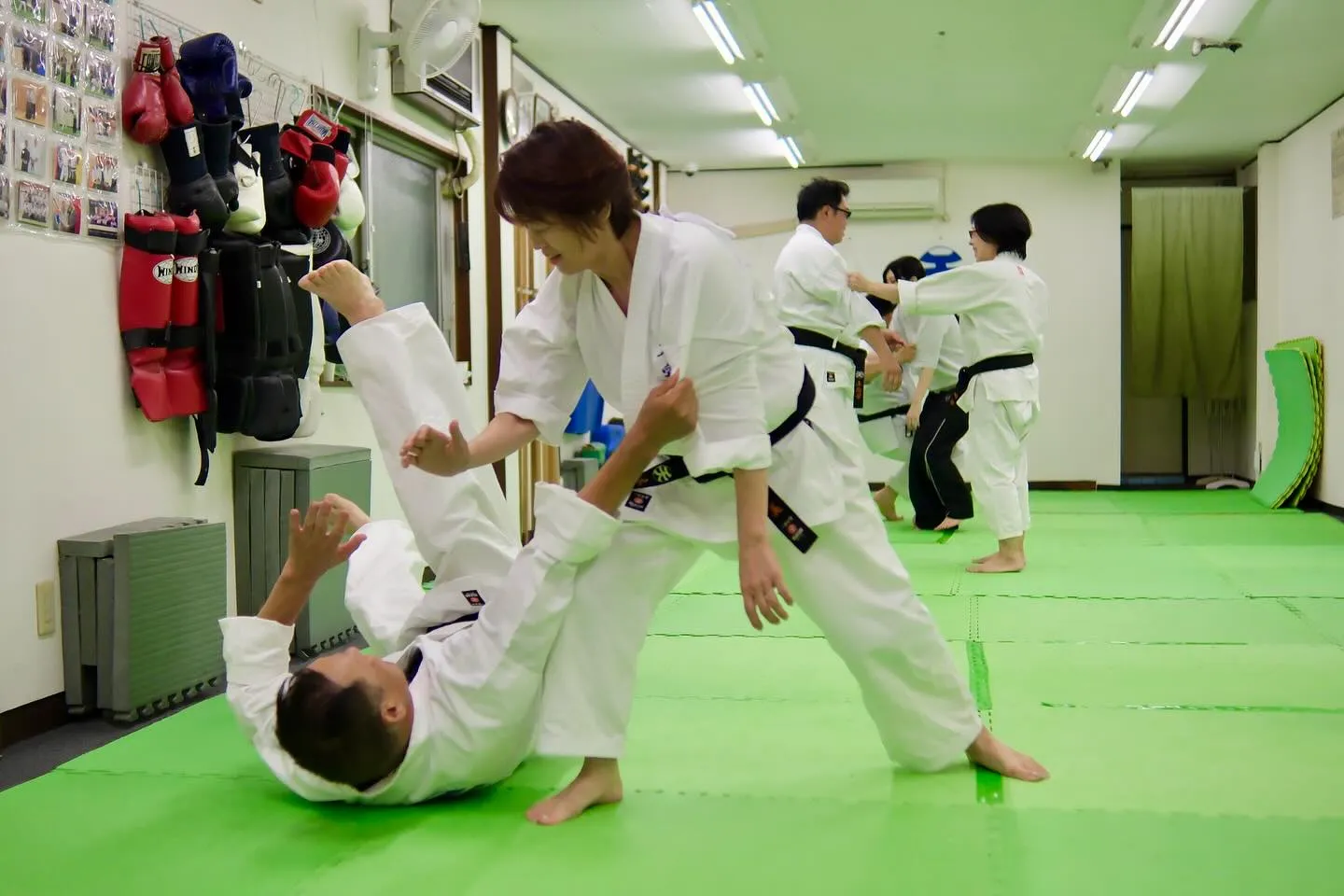 護身術では攻撃以上に、状況に応じた防御・ディフェンスが重要で...