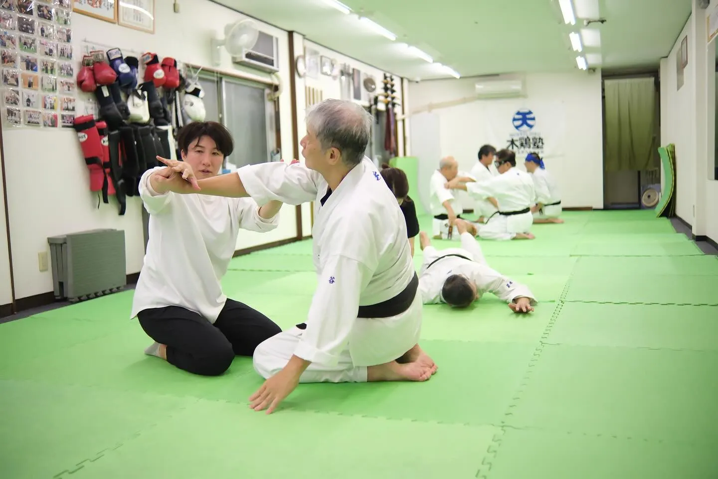 今日は合宿でも取り組んだ「逮捕術」の稽古 をおさらいしました...