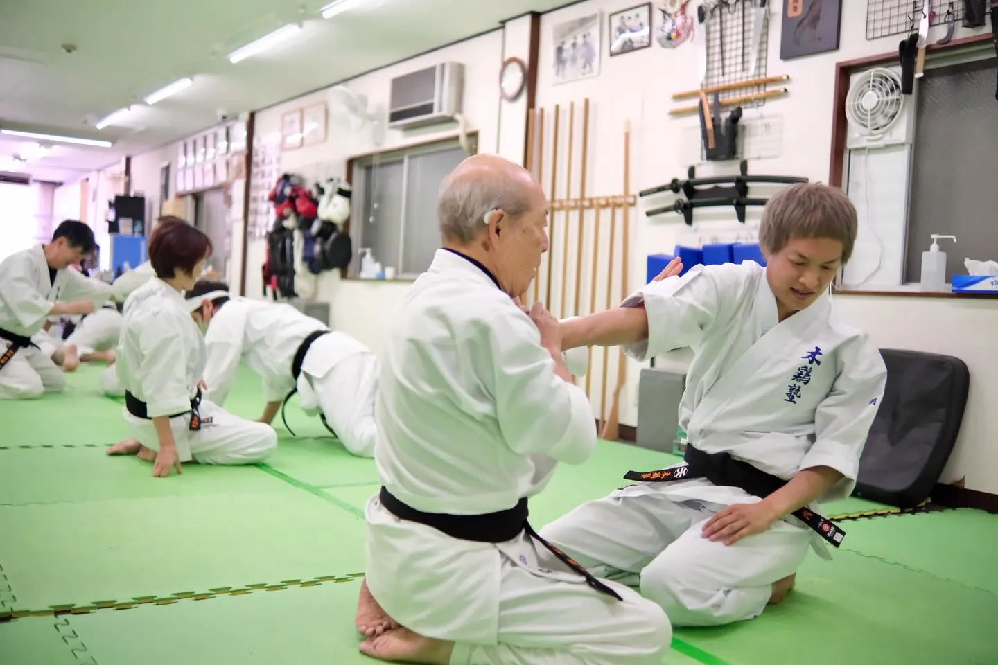 天庸流柔術は自分から攻める技ではなく、身を守る技を主体にして...