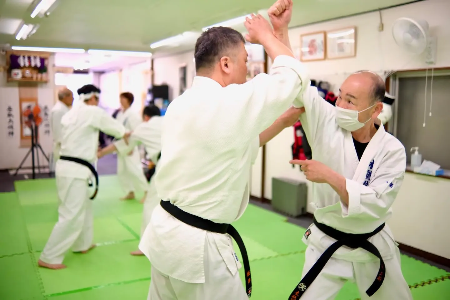 天庸流柔術は自分から攻める技ではなく、身を守る技を主体にして...