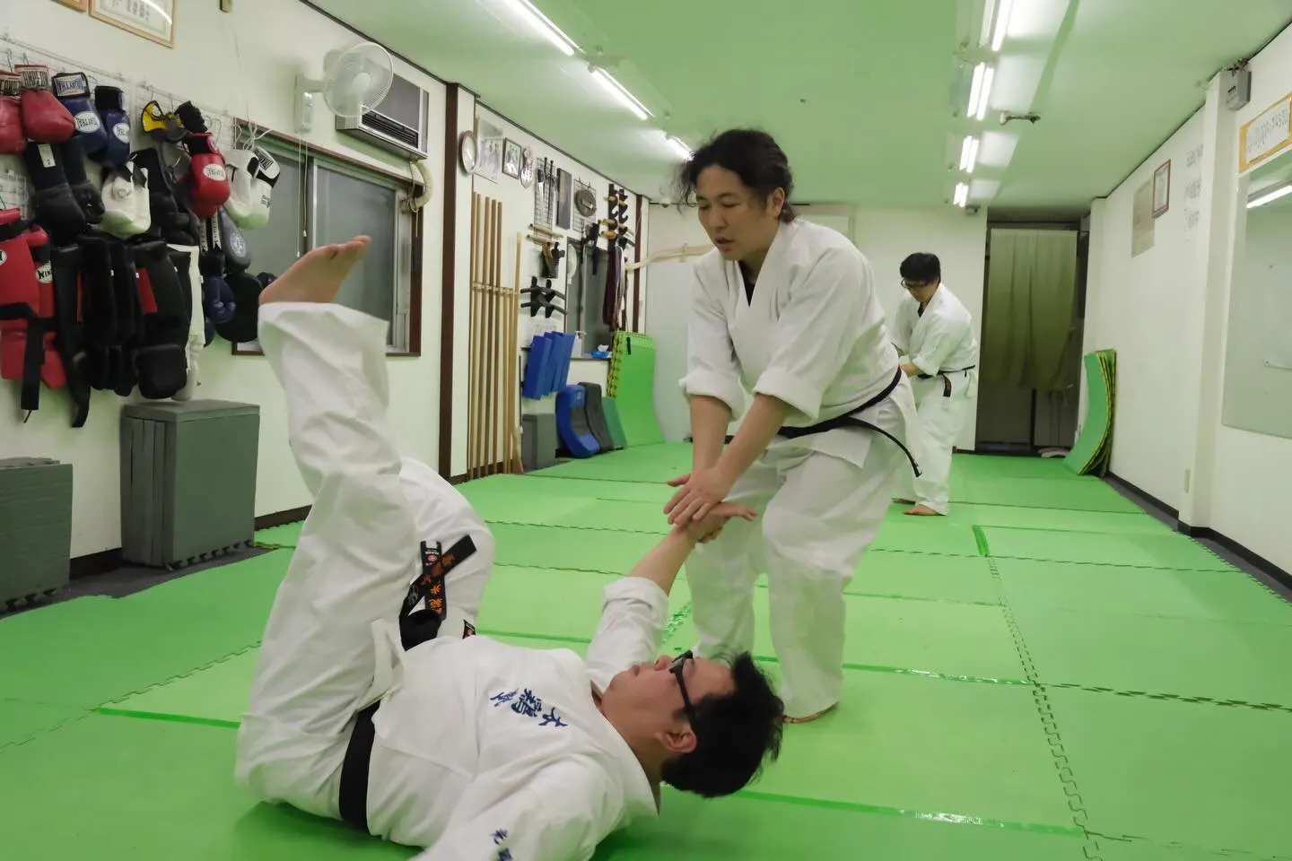 天庸流柔術では、思い切り掴まれたところから対処する稽古があり...